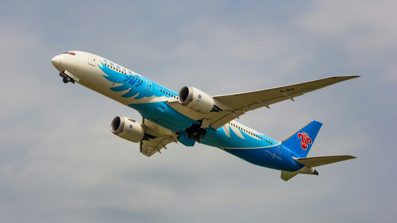 Surabaya, Indonesia: €494 China Southern Flights from Amsterdam & Paris (with Luggage, Long Layovers)